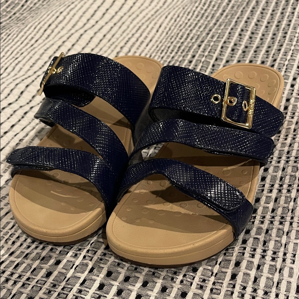 Vionic navy sandals size 7 EUC